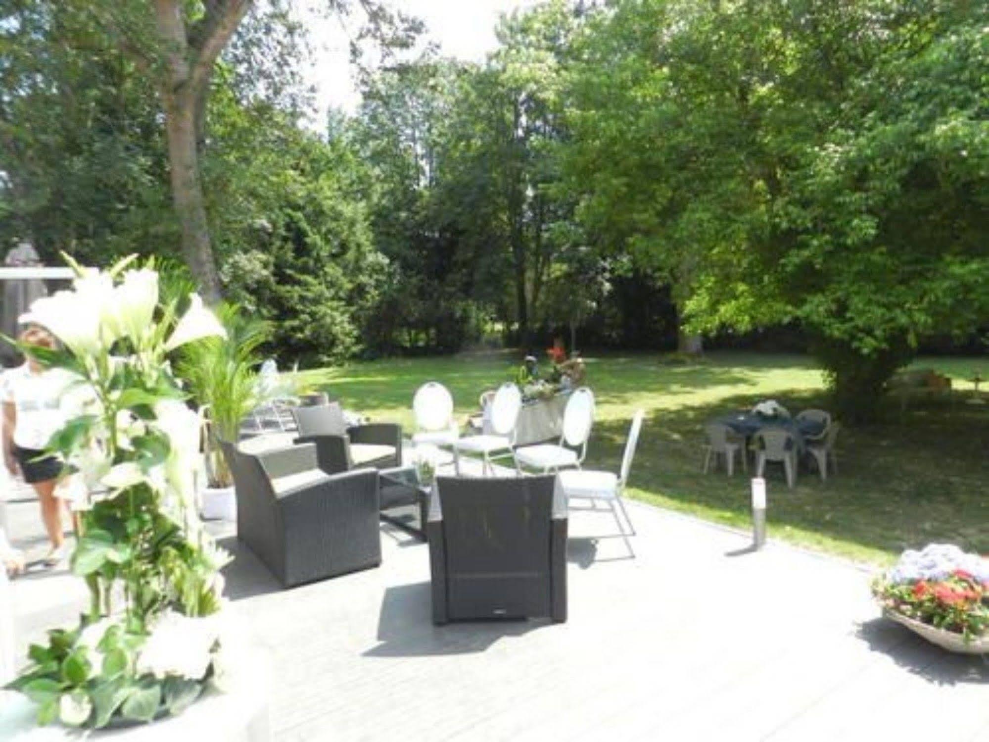 Domaine De La Palle Pontgibaud Exterior foto