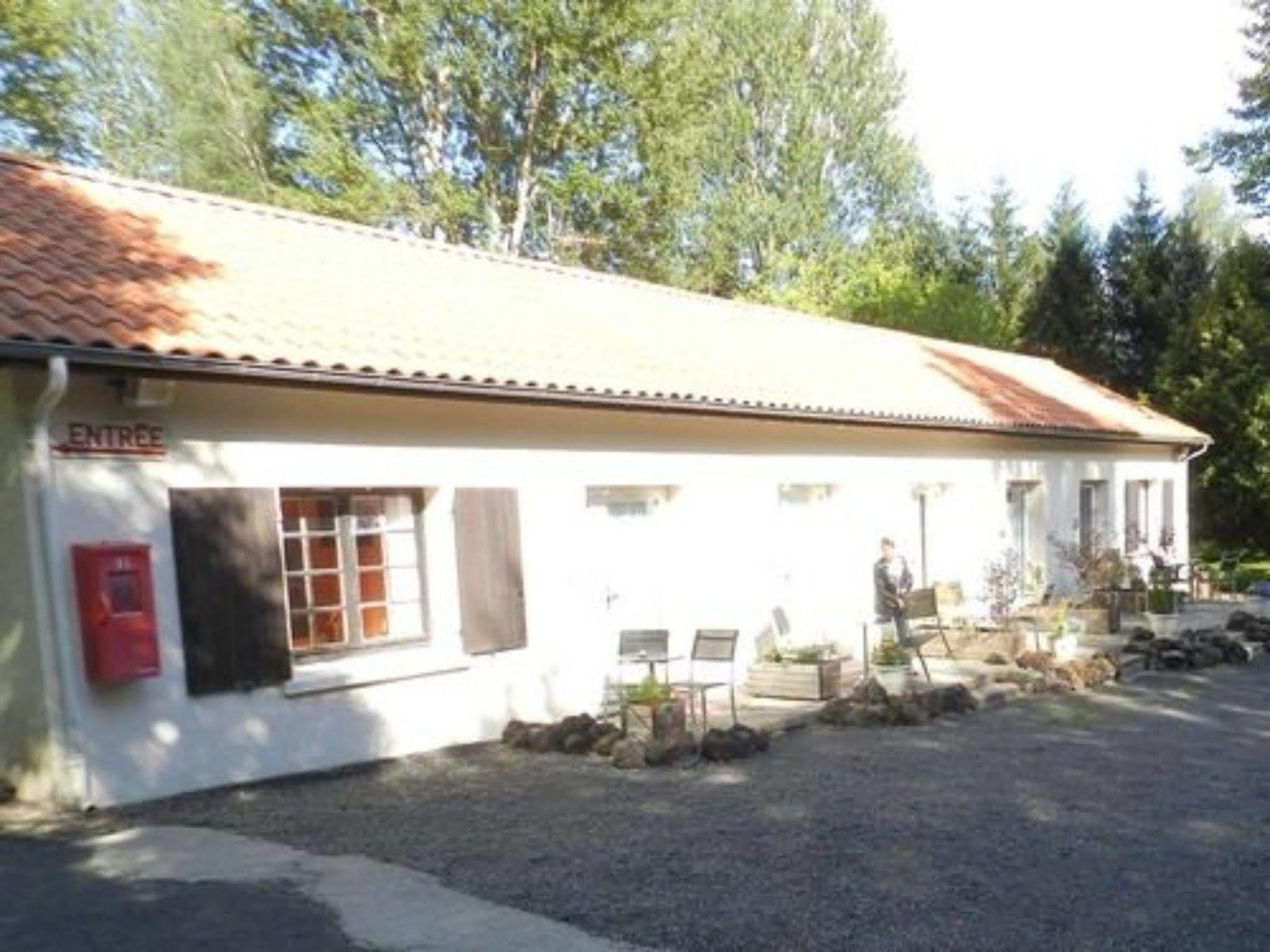 Domaine De La Palle Pontgibaud Exterior foto